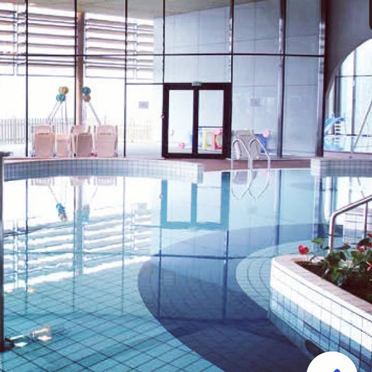 Rivestimento piscine in gres porcellanato: design, sicurezza e qualità da Sassuolo