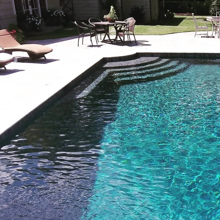 Rivestimenti per piscine in gres porcellanato: design, sicurezza e qualità da Sassuolo